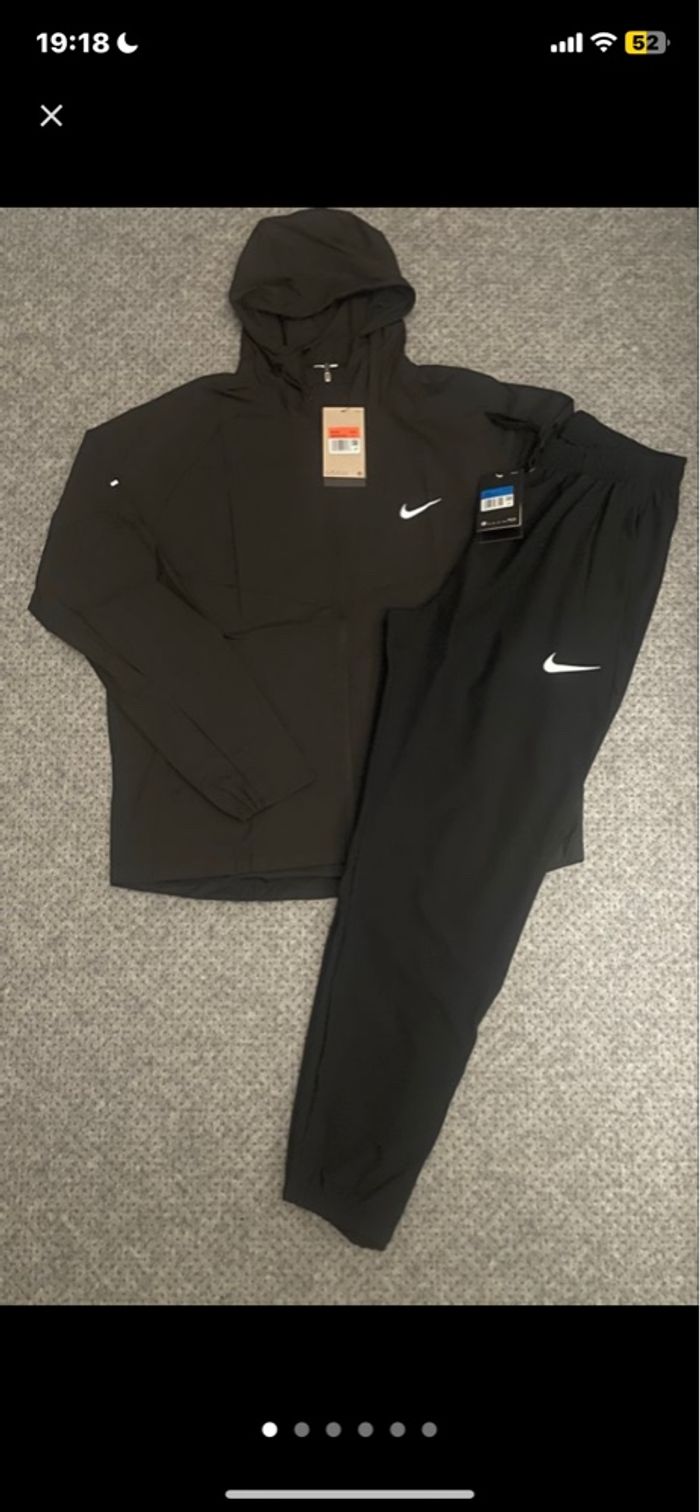 Ensemble Nike running