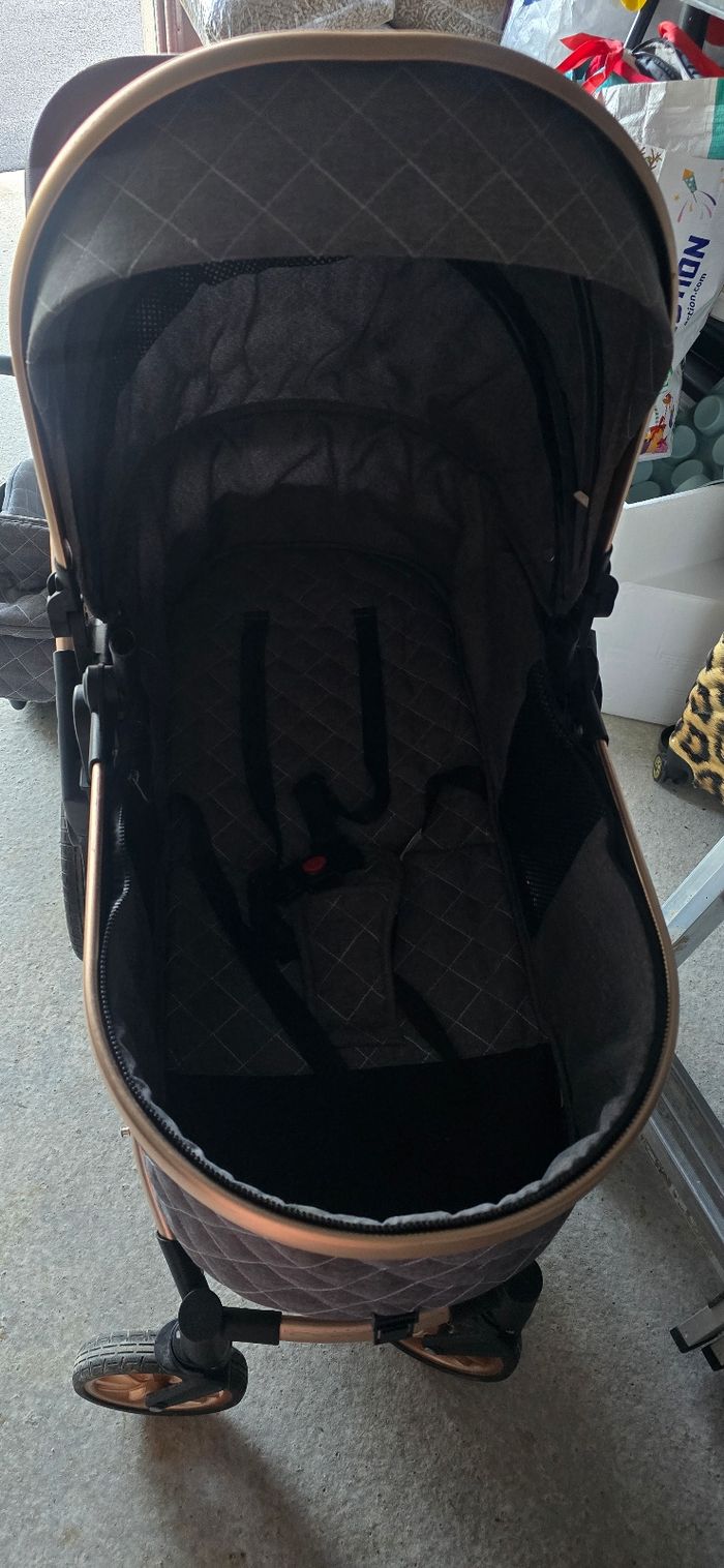 A vendre poussette - photo numéro 2