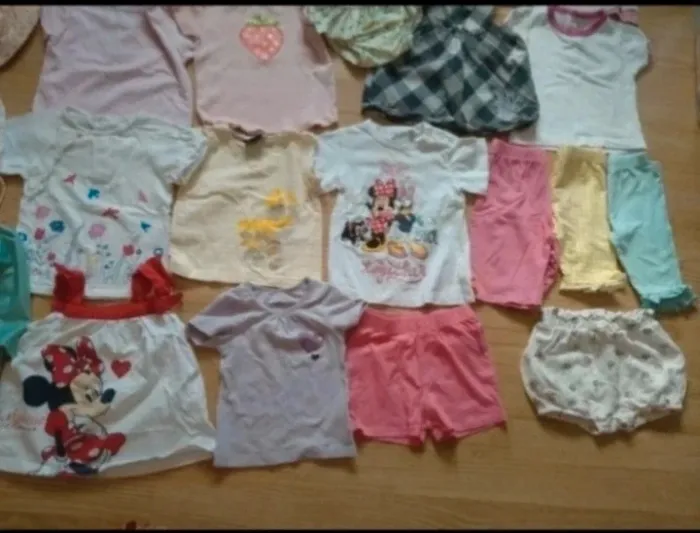 Lot de 24 vêtements fille. et 2 chapeaux. Saison été. Taille 18 mois - photo numéro 6