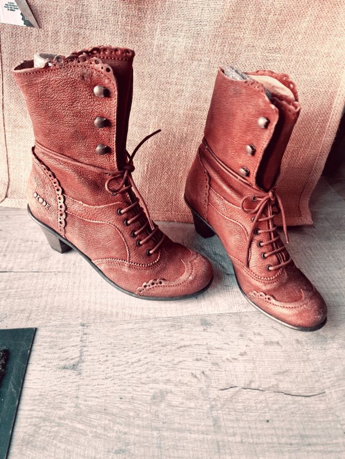 Chaussure à lacets neuve