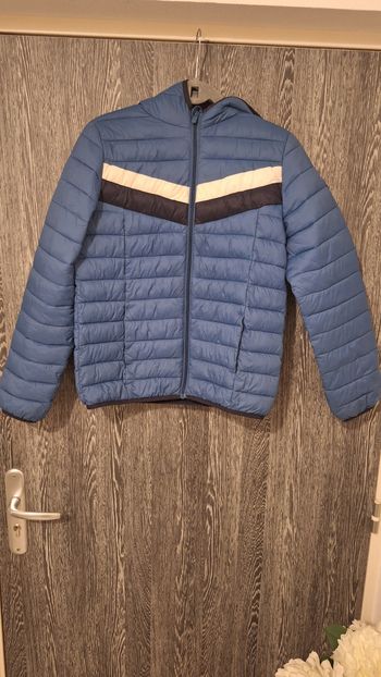 Doudoune légère déperlante bleu et blanc à capuche