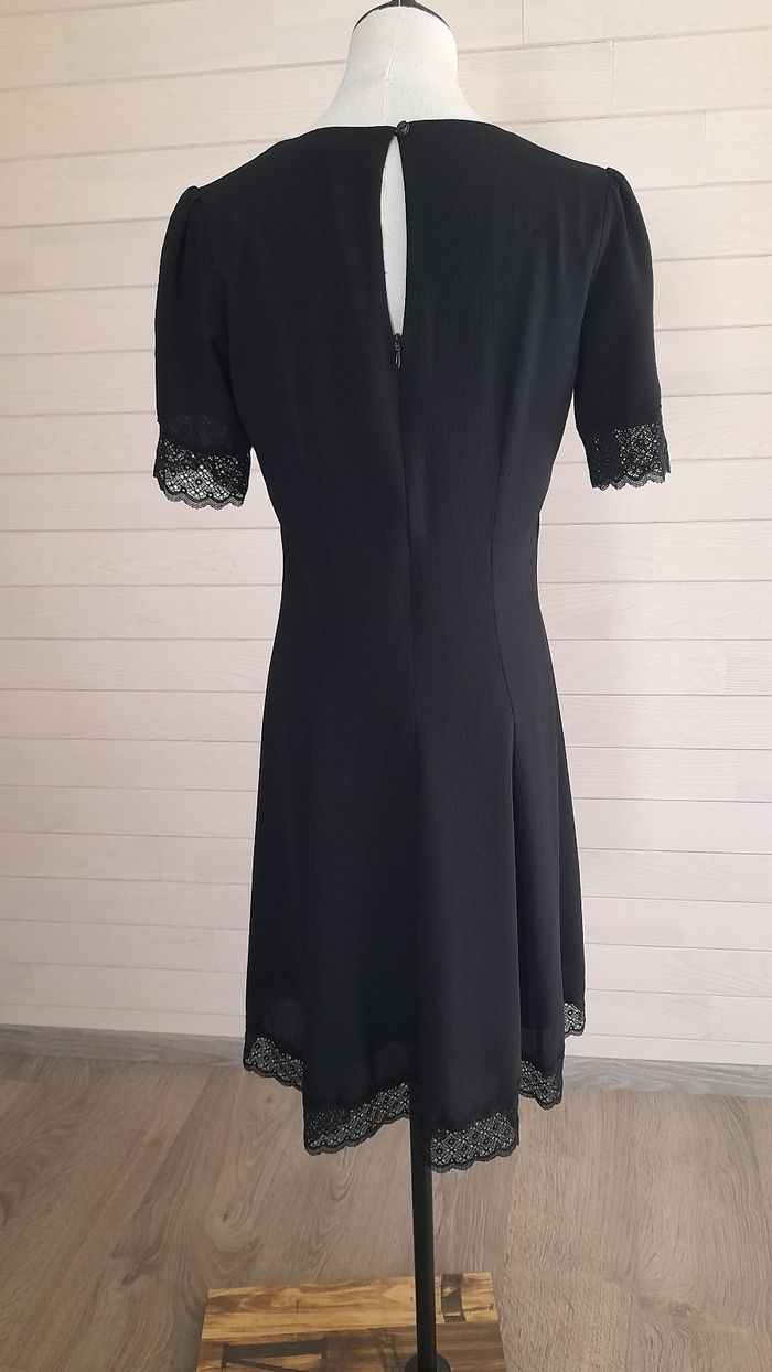 Robe noire manches courtes avec dentelle. Nekane - photo numéro 6