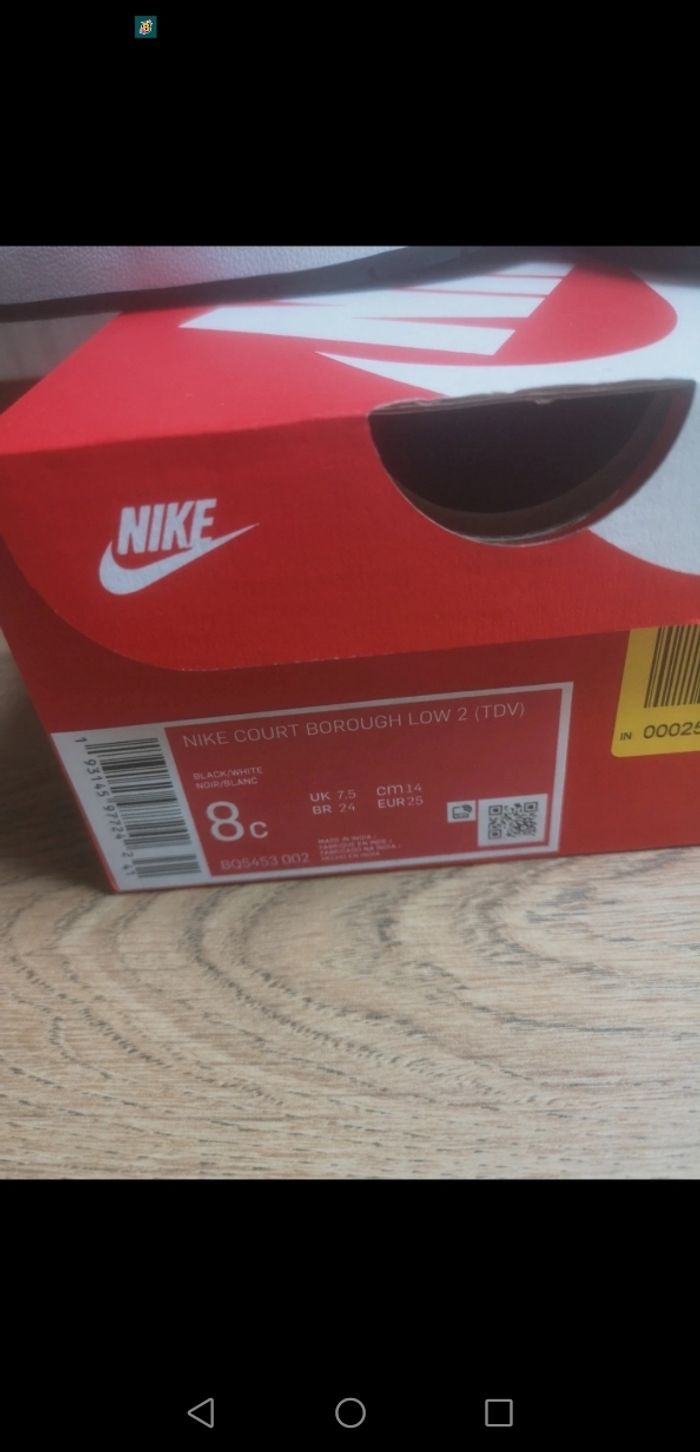 Baskets nike noir et blanche en très bon état - photo numéro 2