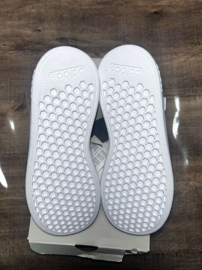 Baskets adidas neuf - photo numéro 4