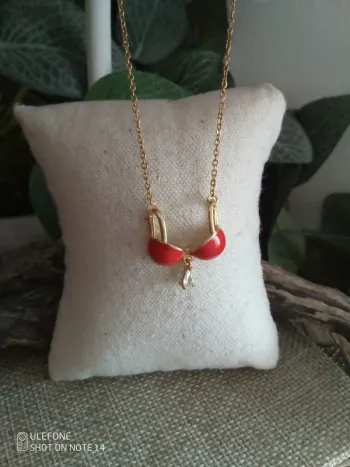 Collier haut de bikini rouge