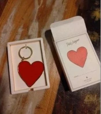 Porte clé coeur sezane