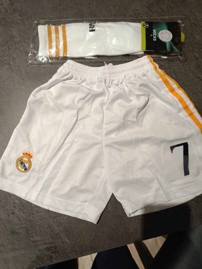 Tenue football real Madrid Vini Jr blanc. T24 - photo numéro 3