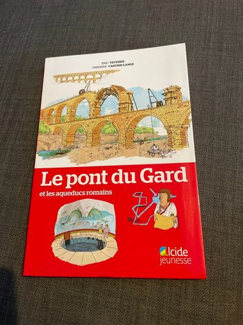 Livre documentaire sur le pont du Gard