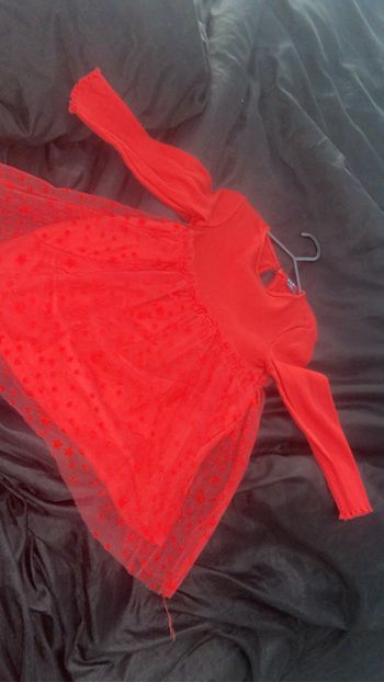 Robe rouge avec étoile 24 mois