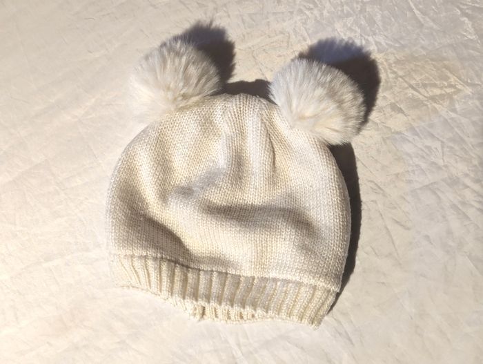 Petit Bonnet Blanc Petits Pompons Ronds Vêtement Accessoire Petits Enfants Bébés - photo numéro 1