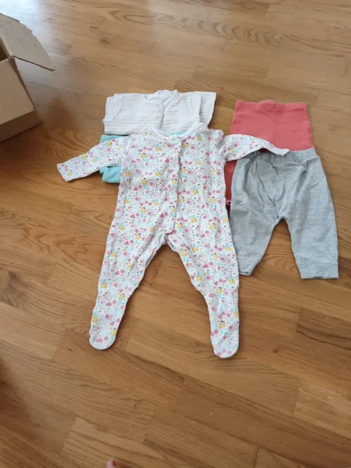 Pyjamas 9 mois - photo numéro 2
