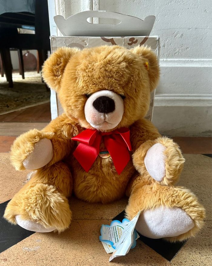 En boîte Neuf Gros Ours Steiff 50cm debout noeud rouge brun roux collection rare ancien énorme
