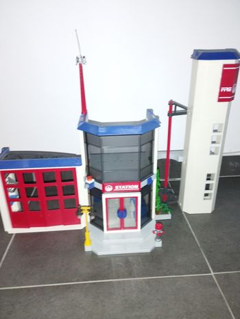Caserne pompier playmobil