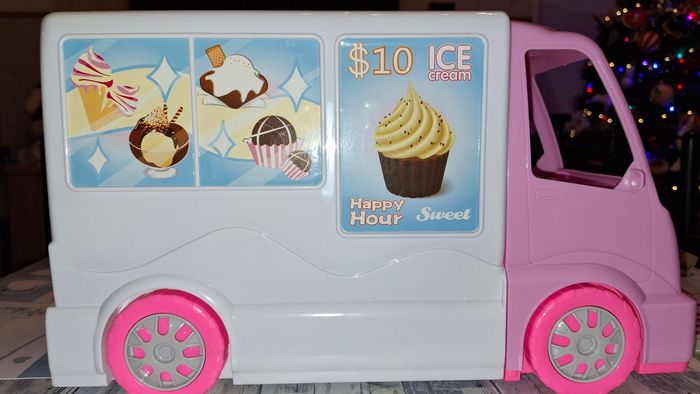 Camion marchand de glace neuf avec accessoires - photo numéro 3