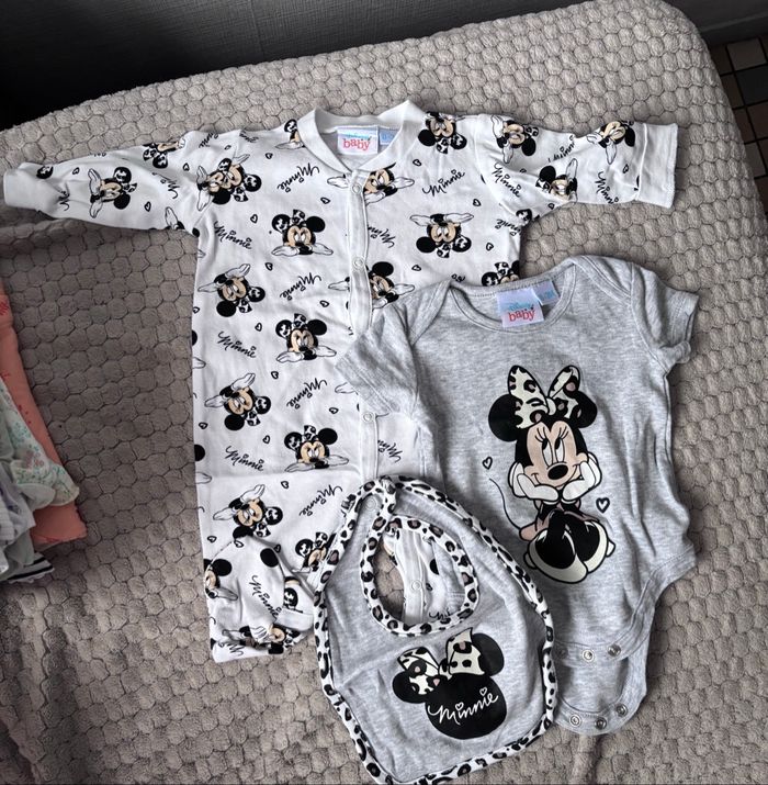 Ensemble pyjama body bavoir