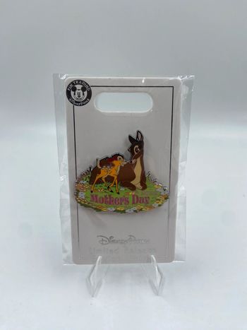 Pin's Bambi pour la fête des mères 2022 - Disney store - édition limitée