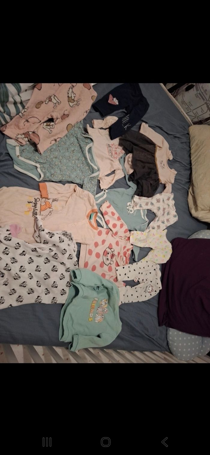Lot vêtements Disney automne/hiver 9 mois