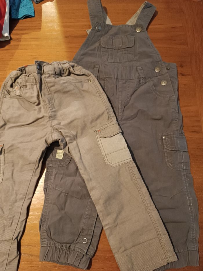 Lot d'un pantalon et d'une salopette 23 mois