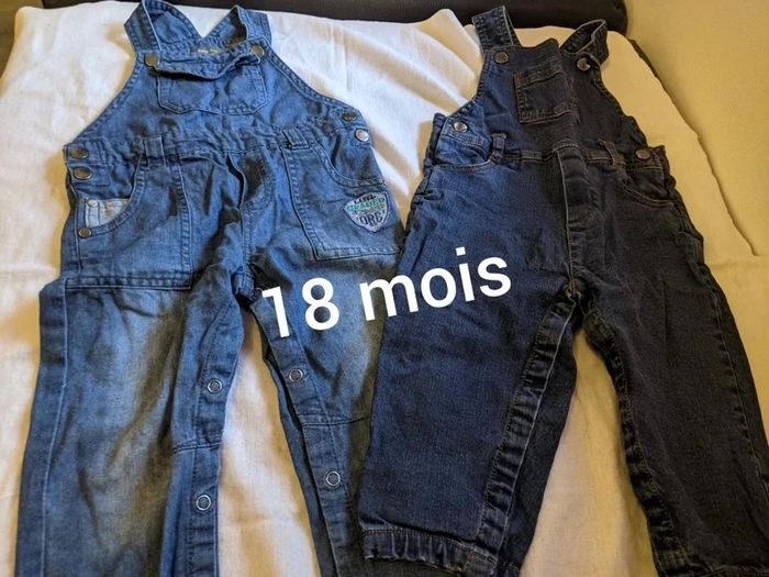 Lot de 2 salopettes en jeans 18 mois