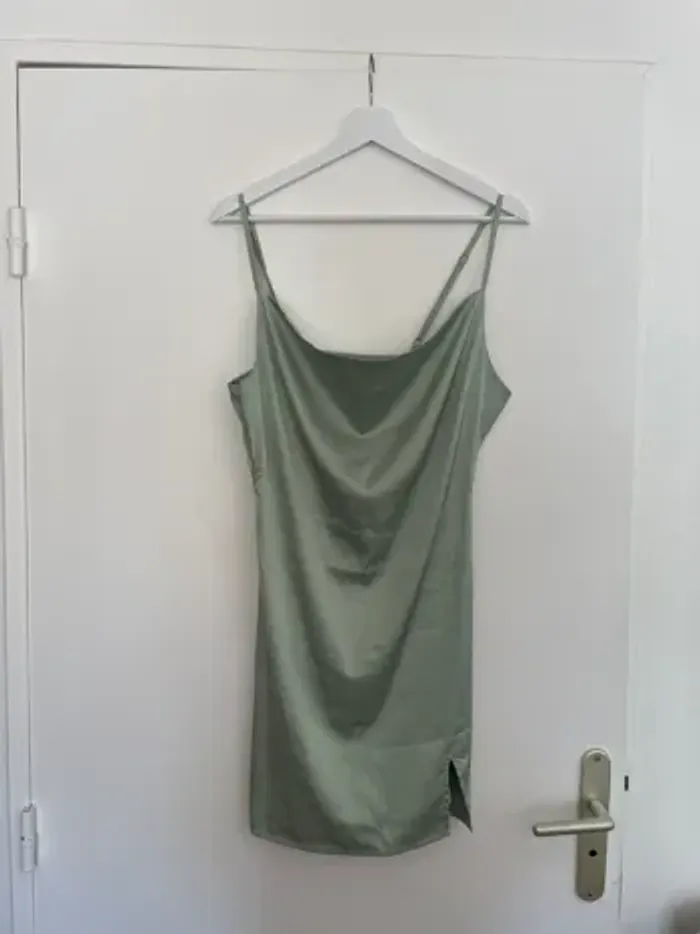 Robe verte satiné L