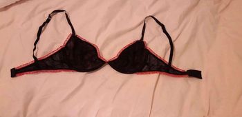 Soutien gorge dentelle  noir  et rose  T90C