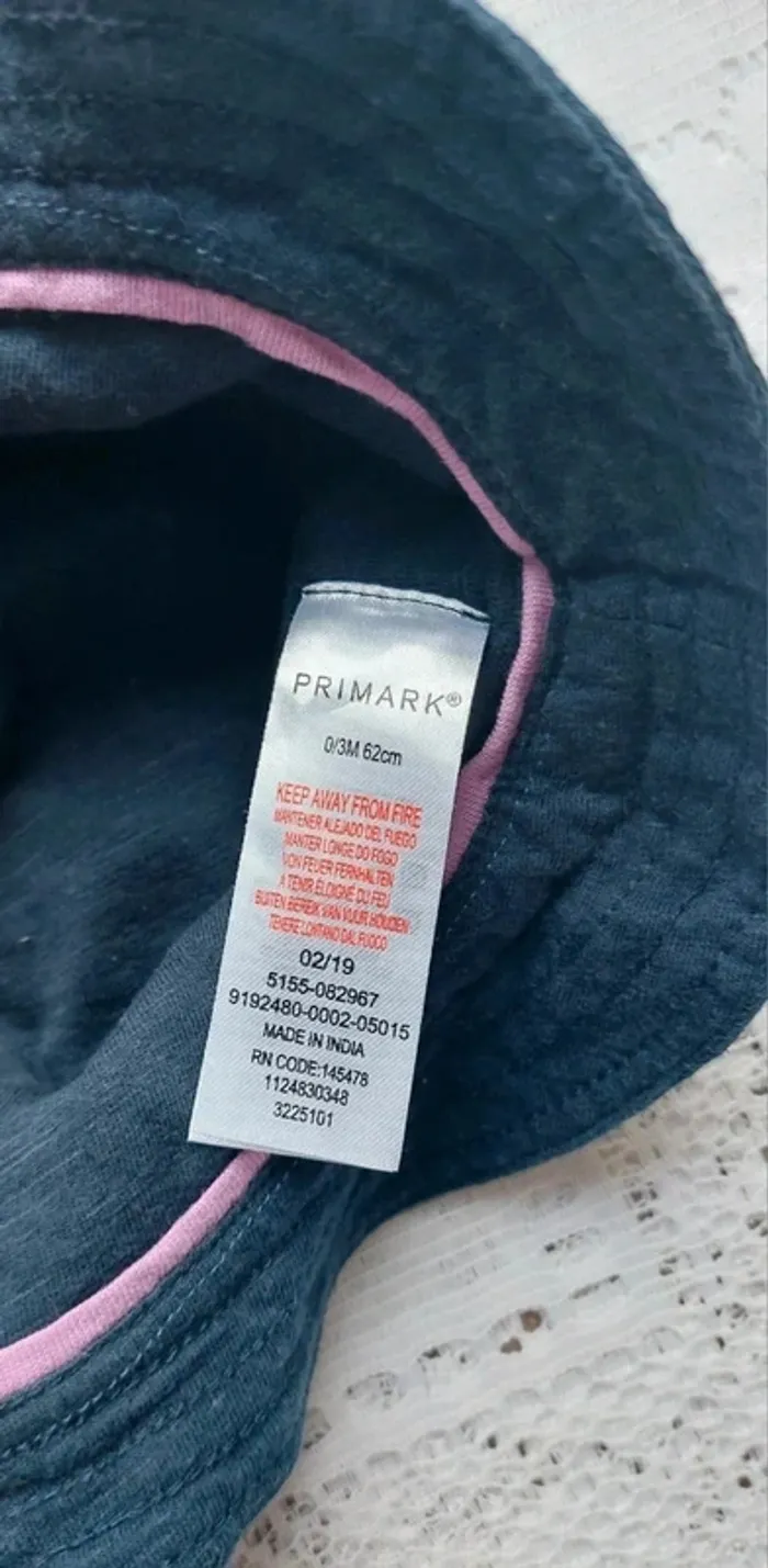 Bob pour bébé, bleu marine, Primark, en très bon état, taille 0/3 mois - photo numéro 2