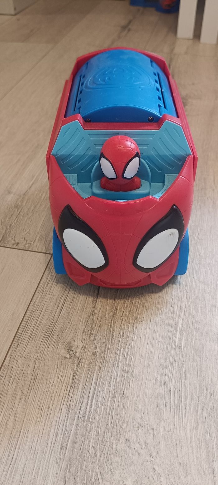 Voiture Spiderman. - photo numéro 3