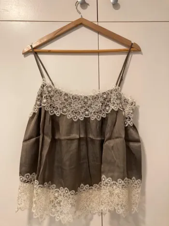 Top kaki satiné et dentelle Zara taille M
