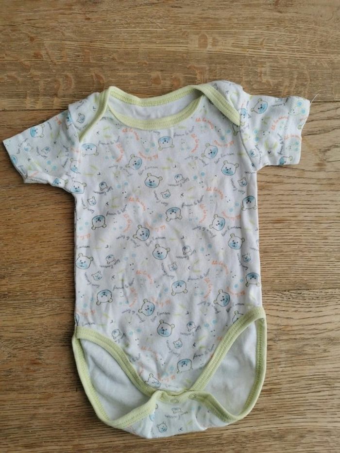 Lot 4 bodies dont 3 MC 6 mois - photo numéro 10