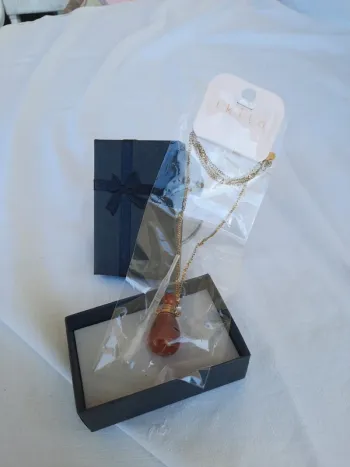 Superbe sautoir parfum neuf ikita