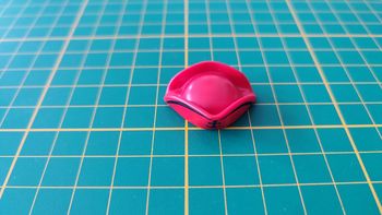 Chapeau tricorne rouge pièce détachée Playmobil divers #B04