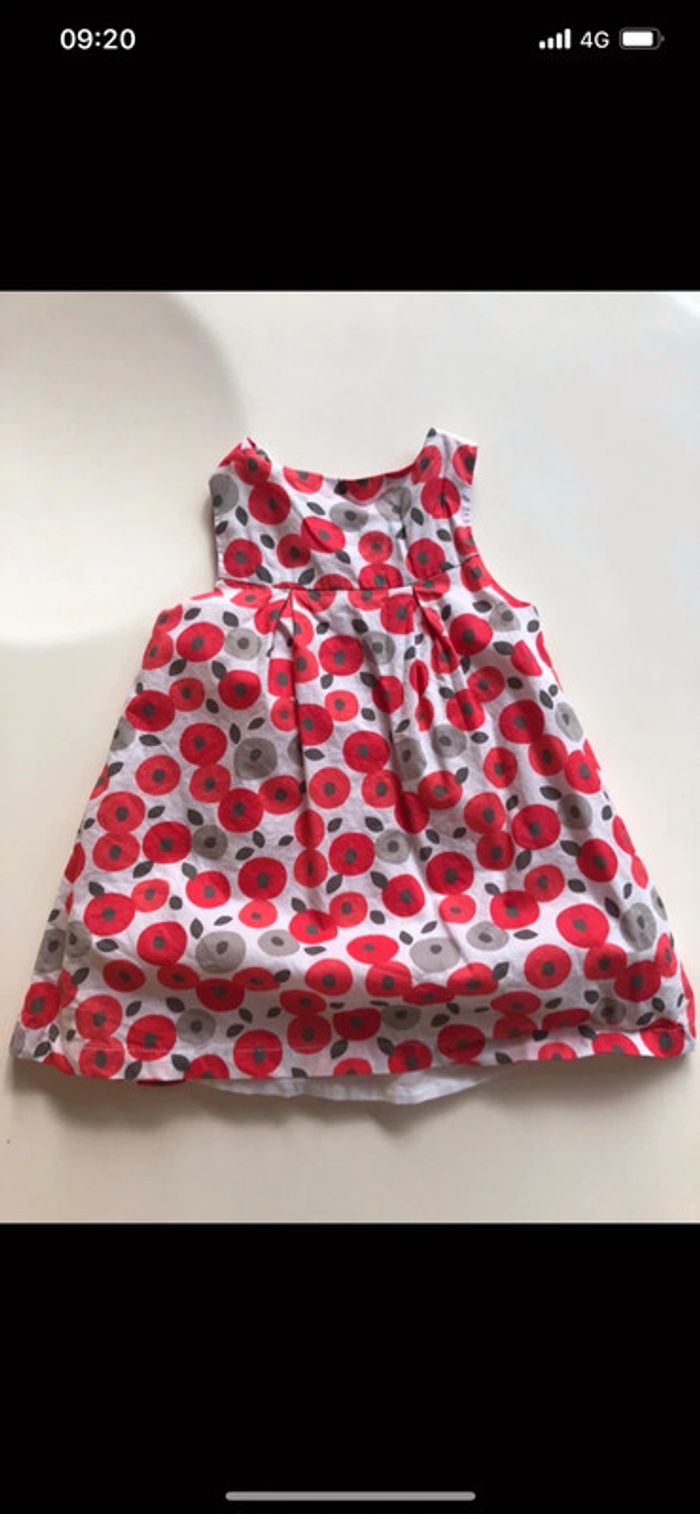 Robe à pois rouge et gris