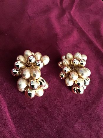 Très beaux clips vintage couture