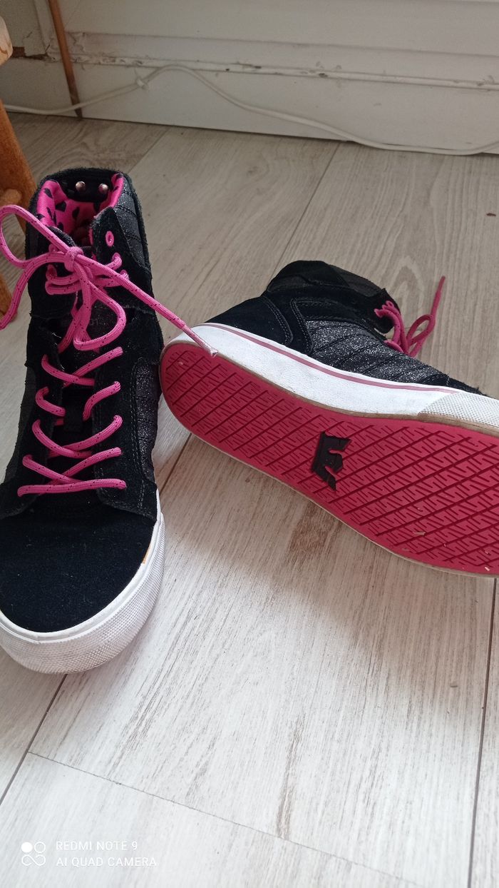 Baskets montantes noir  et rose  Supra pointure 37 très bon état