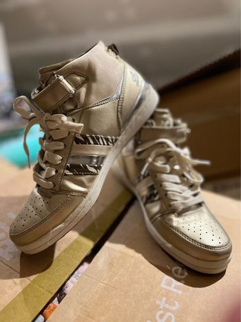 Baskets dorés