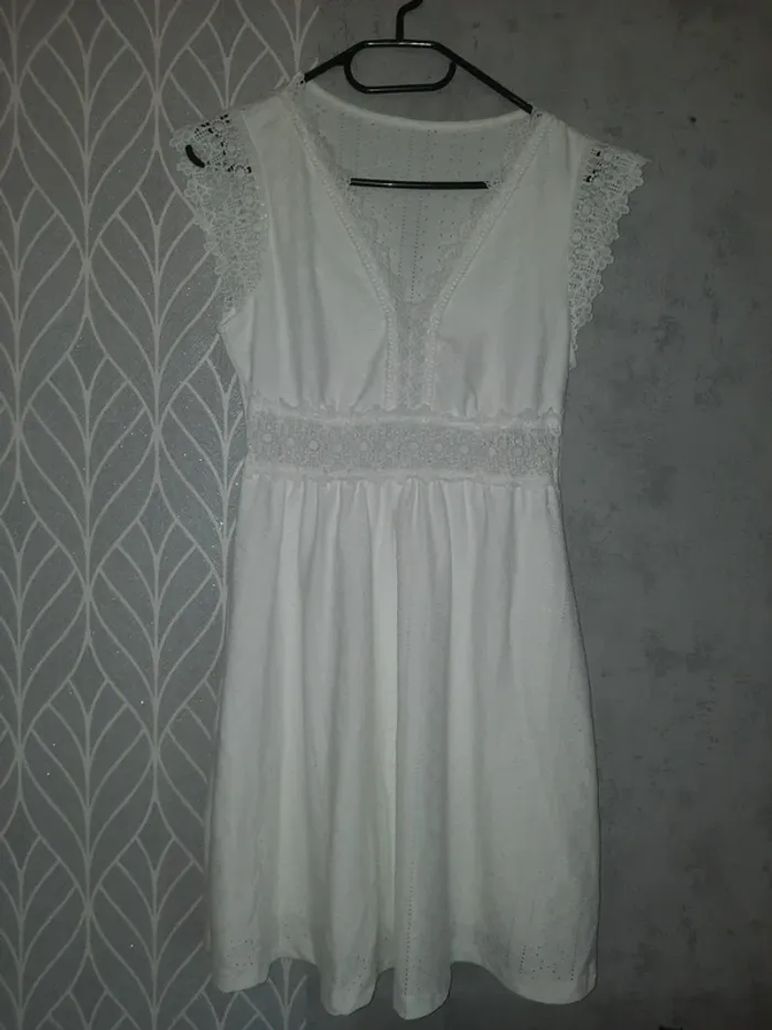 Jolie robe blanche taille 36