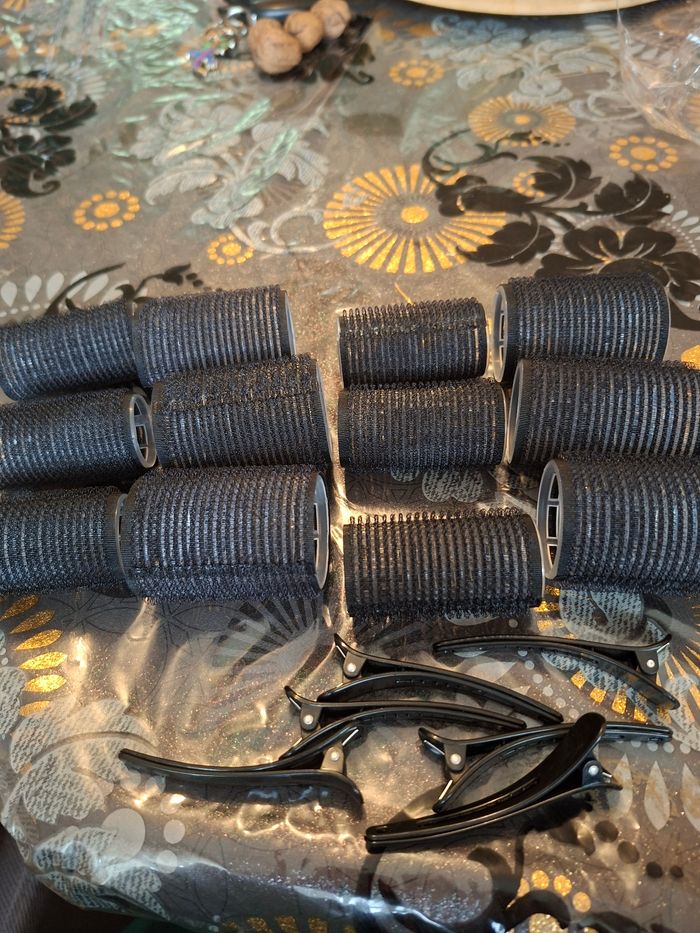 Rouleau de Cheveux Auto-Adhérent, Ensemble de 6 Rouleaux, Boucleurs Sans Chaleur, Rouleaux pour Cheveux Longs, Moyens et Courts, Rouleaux avec Pinces à Cheveux neuf 
Prix 2 euro - photo numéro 2
