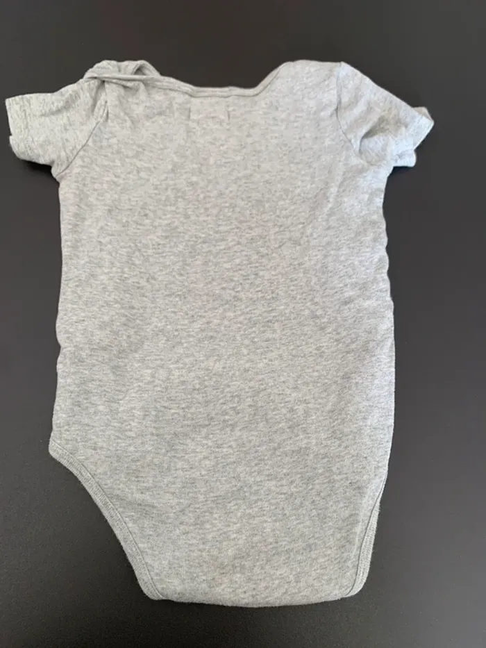 Body Diesel manches courtes taille 36 mois - photo numéro 4