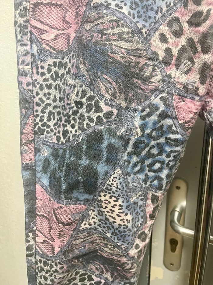 Jean léopard  place du jour - photo numéro 2