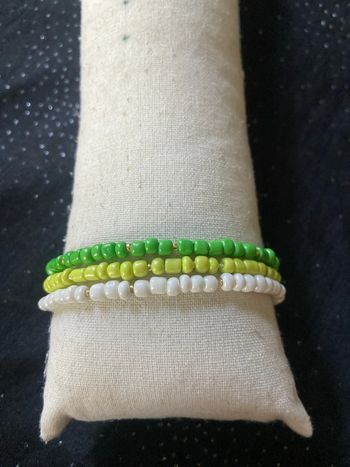 Lot bracelets verts clairs