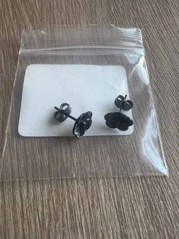 Boucle d’oreilles neuve