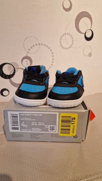 Baskets bébé nike force 1 Crib NEUVES 