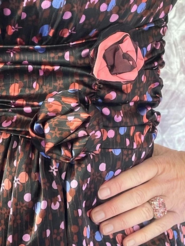 Superbe robe chic resserrée à la taille - photo numéro 6