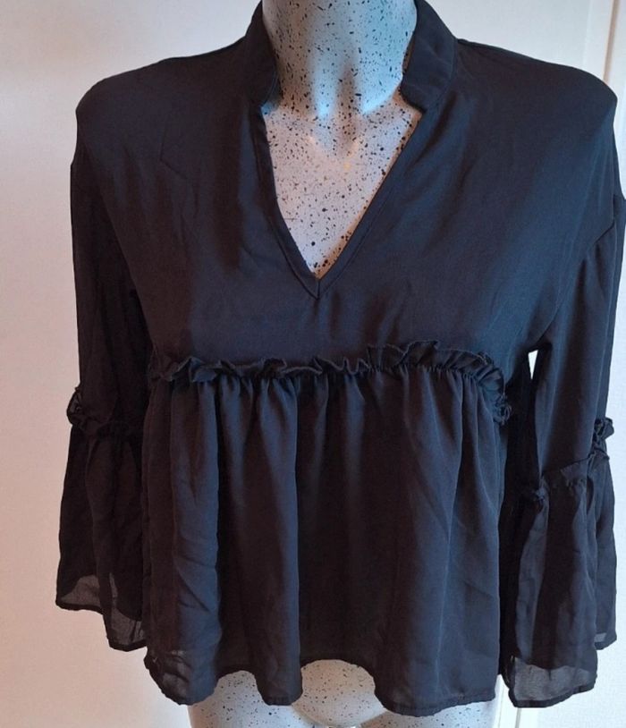 Haut noir à volants taille Msans - photo numéro 2