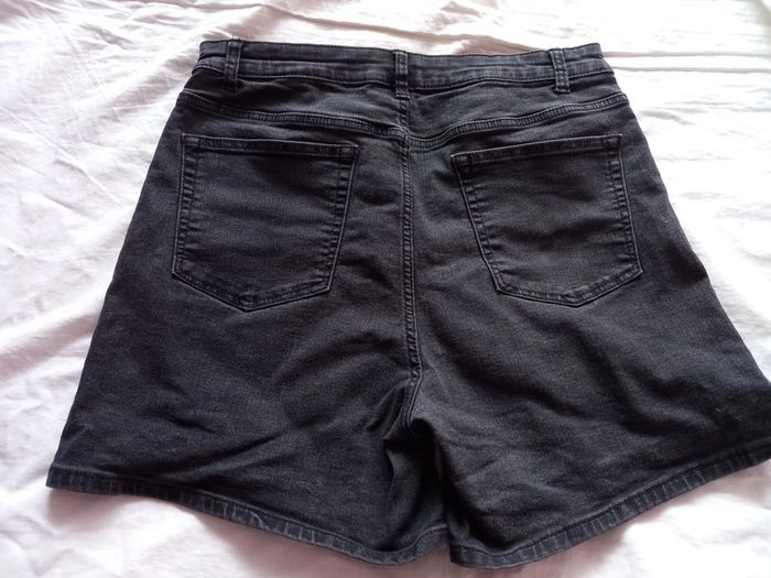 Short KIABI taille 42 - photo numéro 2