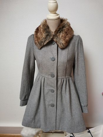 Très beau manteau de laine col fausse fourrure
