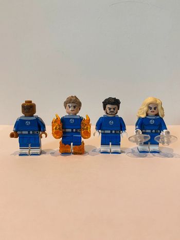 Figurine type lego Les 4 fantastiques. Marvel