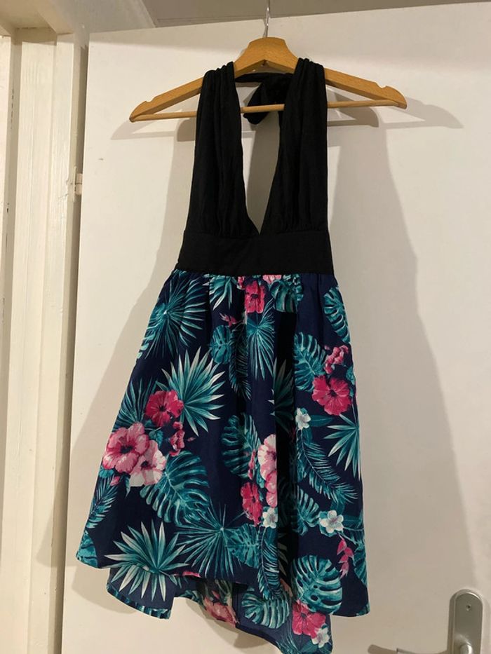 Robe dos nu - photo numéro 2