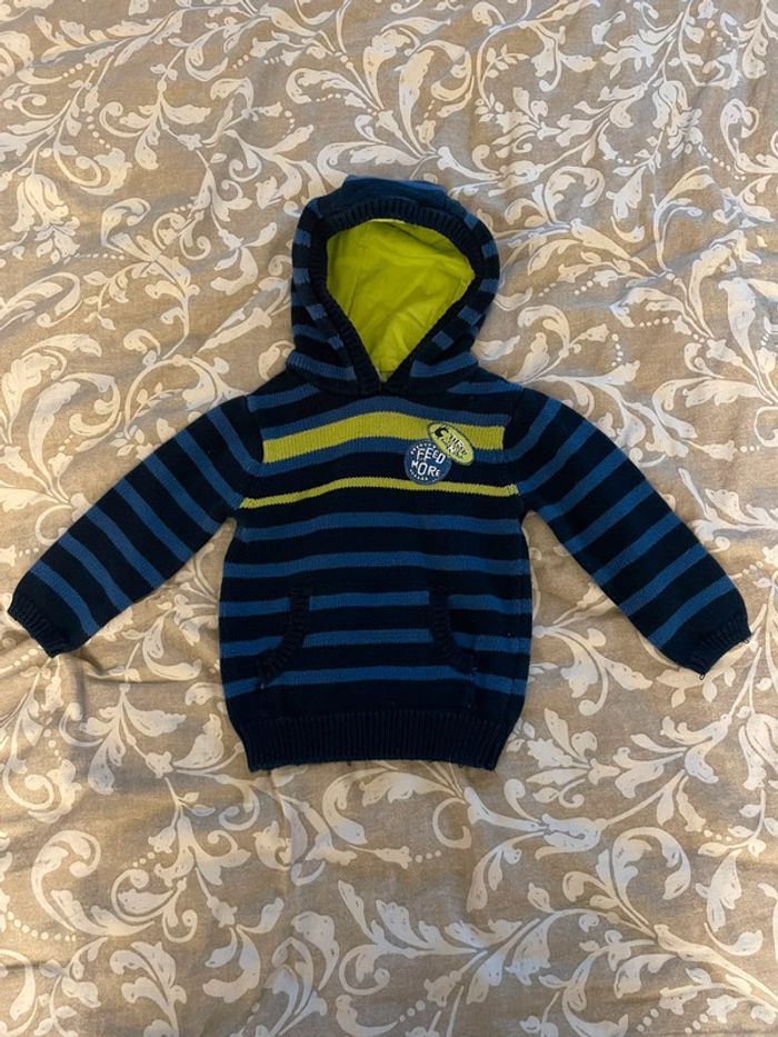 Vente Pull Capuche 6 mois - très bon état - photo numéro 4