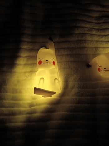Jolie mignonne et petite Veilleuse Lampe de chevet Pikachu Pokémon Pokémon 